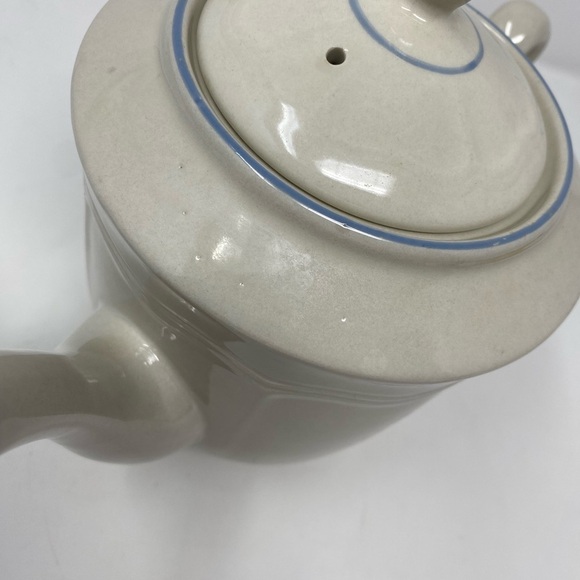 Vintage Spring Meadows Floral Ceramic 4-cup Teapot - Picture 6 of 11